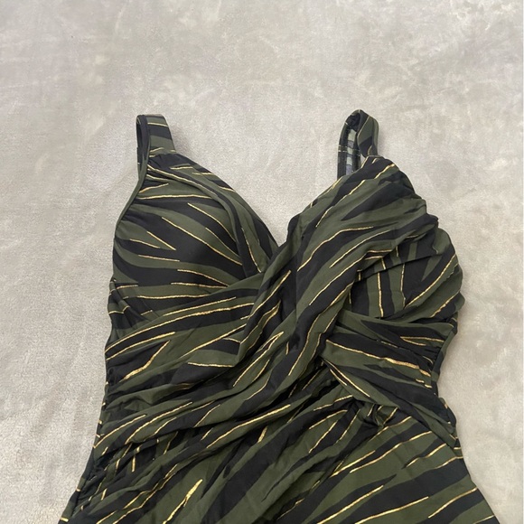 New! Miraclesuit Seabra Revele One Piece Swimsuit green 24456 - Picture 7 of 10